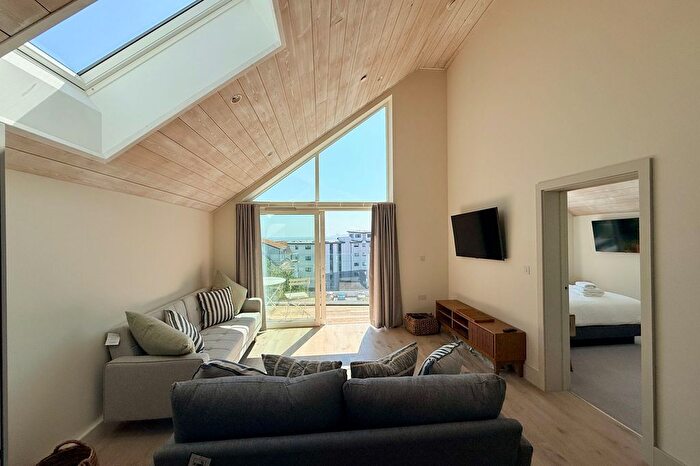 2 Bedroom Flat For Sale In Stracey Road, Falmouth, TR11
