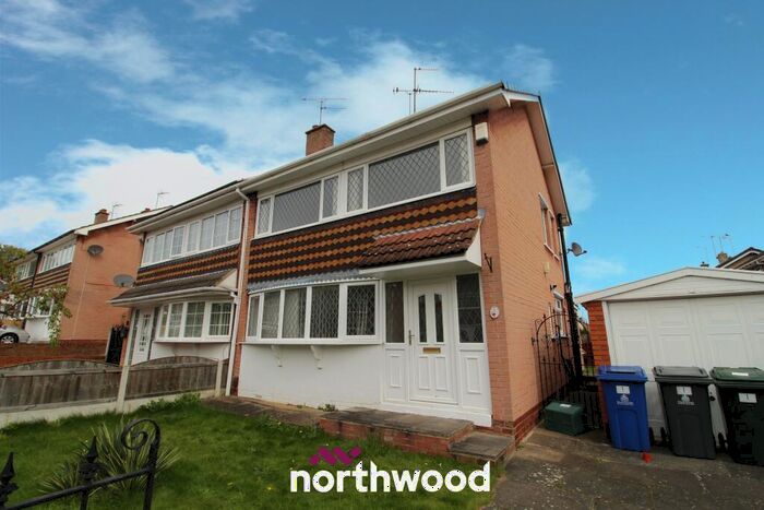 3 Bedroom Semi-Detached House To Rent In Walsham Drive, Cusworth, Doncaster, DN5