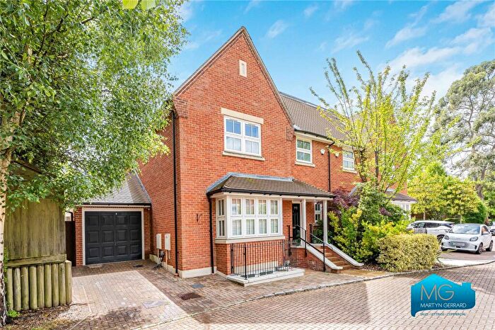 5 Bedroom Semi Detached House To Rent In Douglas Close, Hadley Wood, Hertfordshire, EN4