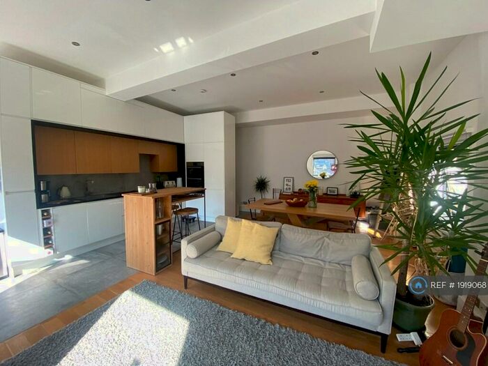 2 Bedroom Flat To Rent In Odessa Street, London, SE16