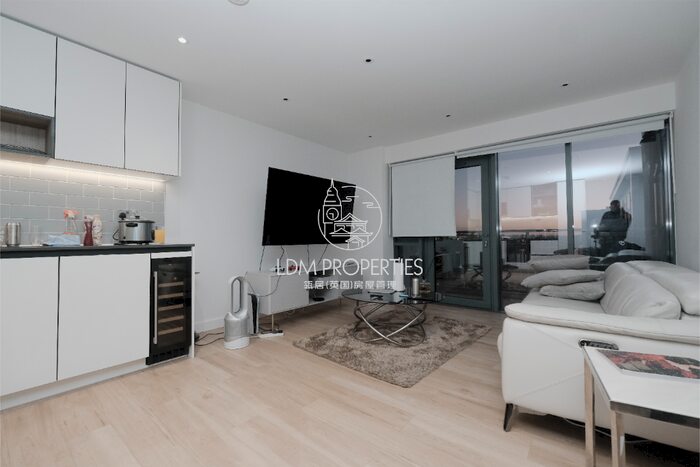 2 Bedroom Apartment To Rent In Stunning September Two-bedroom Flat In Colindale, NW9