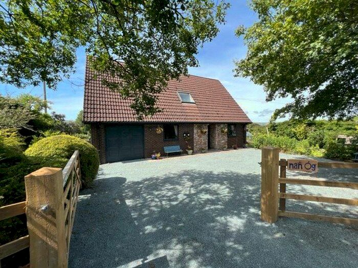 4 Bedroom Detached House For Sale In Rhos Y Brithdir, Llanfyllin, Powys, SY22
