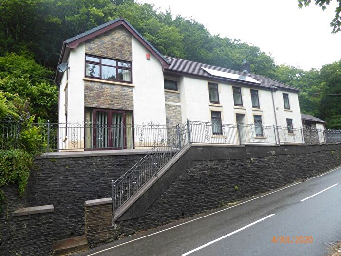 4 Bedroom Detached House To Rent In Cwmduad, Carmarthen, SA33