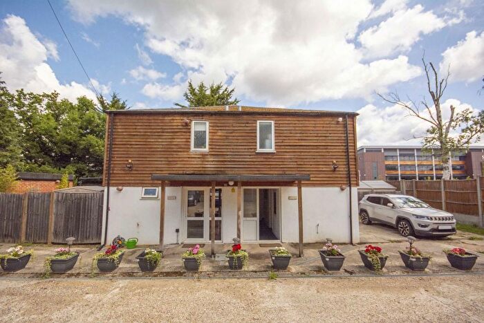 Studio To Rent In Greenlands Lane, London, NW4