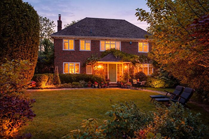 4 Bedroom Detached House For Sale In Dorking Road, Horsham, RH12