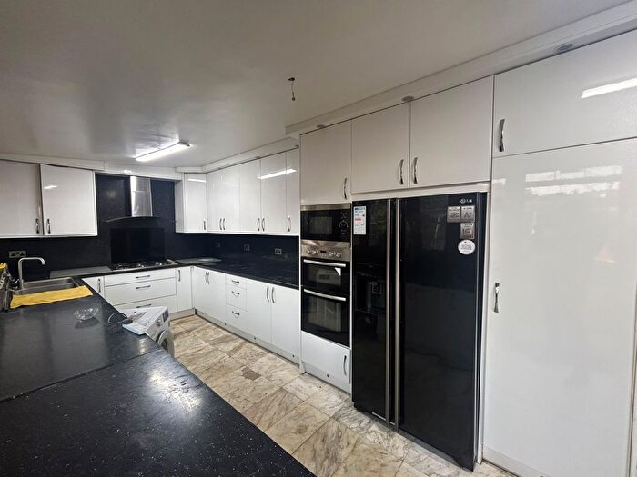 4 Bedroom Semi-detached House To Rent In Fern Lane, Hounslow, TW5