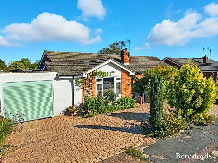 3 Bedroom Bungalow For Sale In Jacqueline Gardens, Billericay, CM12