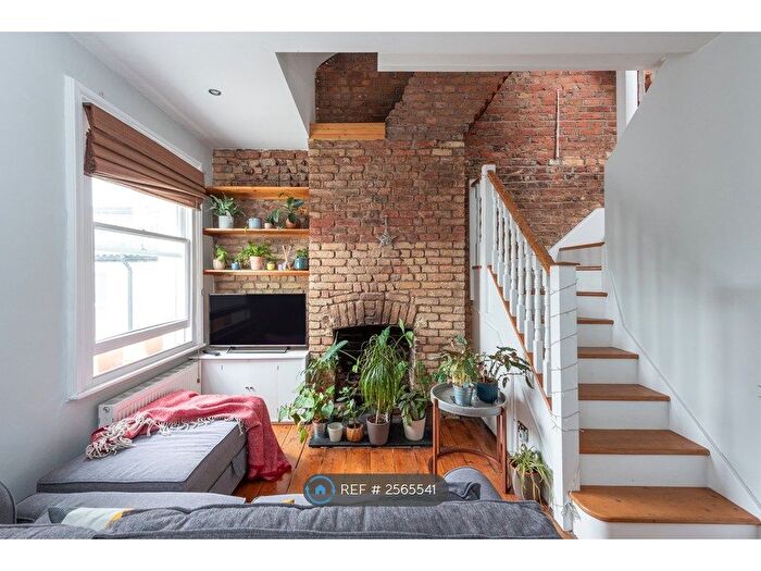 2 Bedroom Flat To Rent In Wellfield Road, London, SW16