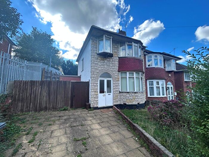 3 Bedroom Semi Detached House To Rent In Jerrys Lane, Erdington, B23