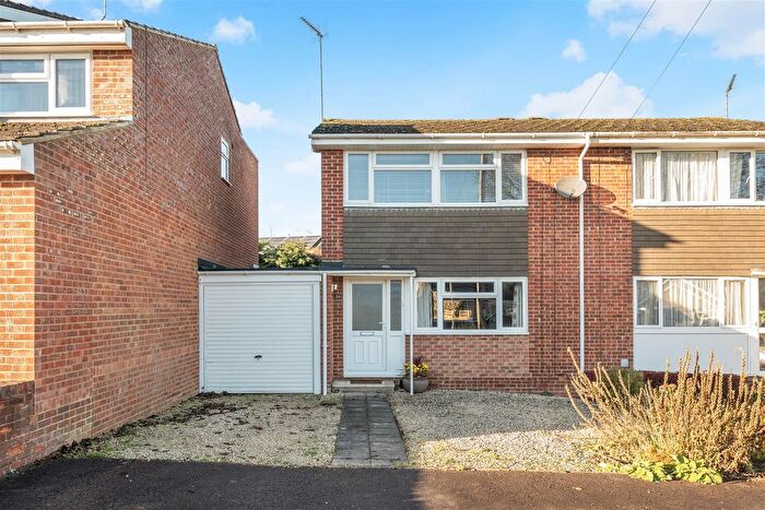 3 Bedroom Semi Detached House To Rent In Keats Road, Banbury, OX16
