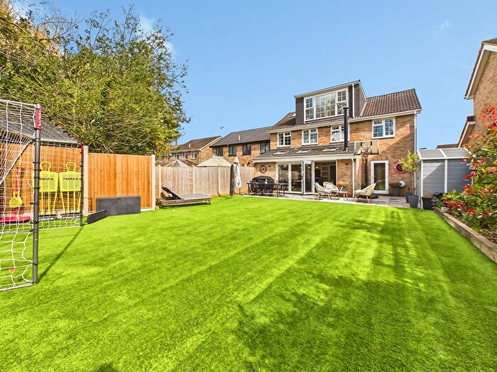 5 Bedroom Detached House For Sale In St. Hughs Close, Crawley, West Sussex, RH10