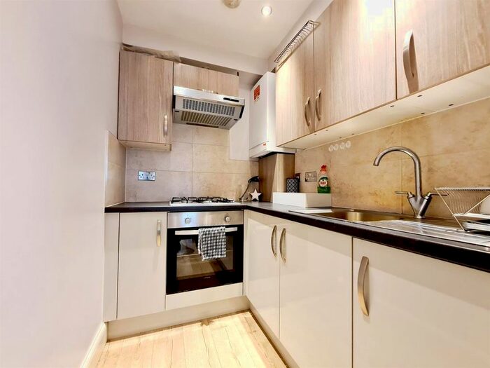 1 Bedroom Flat To Rent In Station Lane, Hornchurch, RM12