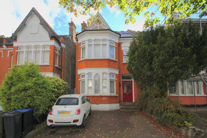 5 Bedroom Semi-Detached House To Rent In Compton Road, Winchmore Hill, N21