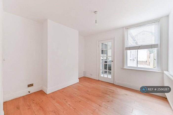 2 Bedroom Terraced House To Rent In Cliffe Road, South Croydon, CR2