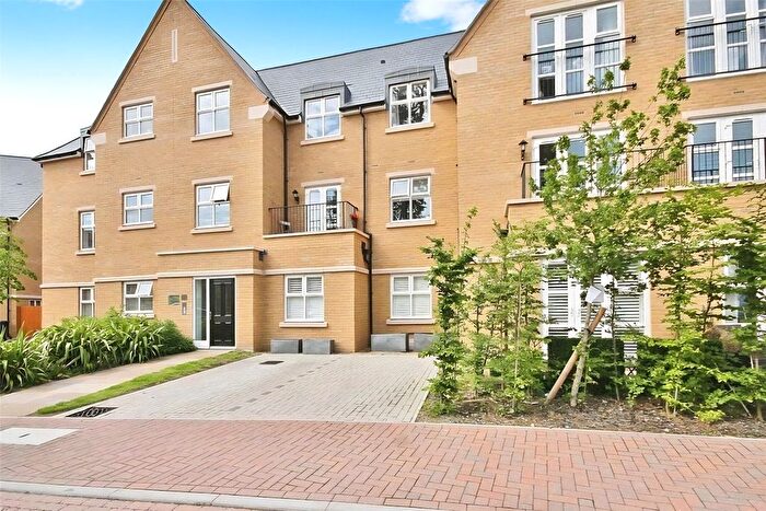 2 Bedroom Flat To Rent In Queenswood Crescent, Englefield Green, Egham, Surrey, TW20