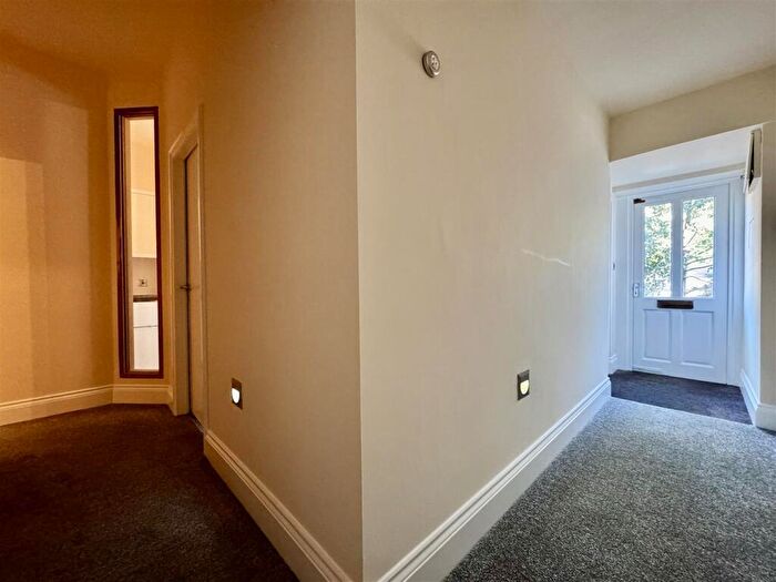 1 Bedroom Character Property To Rent In Huddersfield Road, Holmfirth, HD9