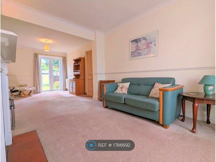 2 Bedroom End Of Terrace House To Rent In Staines Road West, Sunbury-On-Thames, TW16