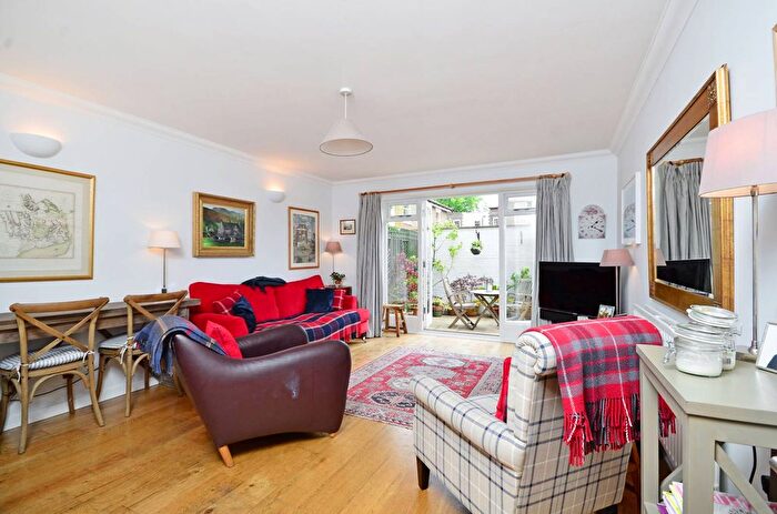 4 Bedroom Property To Rent In Wilmer Place, Stoke Newington, London, N16