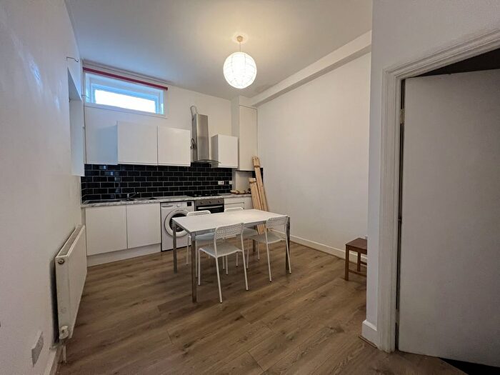 1 Bedroom Flat To Rent In Munster Road, SW6