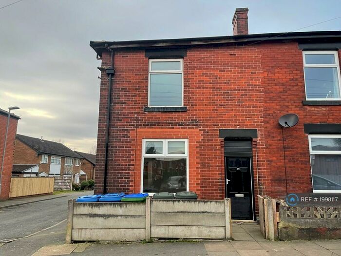 2 Bedroom End Of Terrace House To Rent In Peel Lane, Heywood, OL10