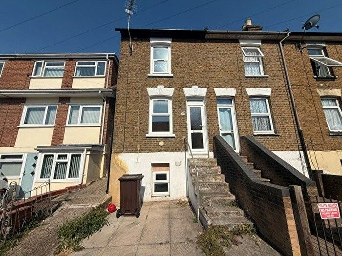 2 Bedroom Property To Rent In Queens Road, Chatham, ME5