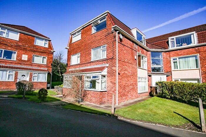 2 Bedroom Flat To Rent In Kingsleigh Road, Stockport, Greater Manchester, SK4