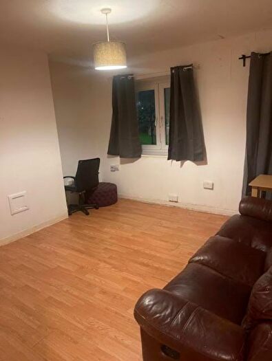 2 Bedroom Flat To Rent In Maxwell House, Barnfield Road, London, SE18