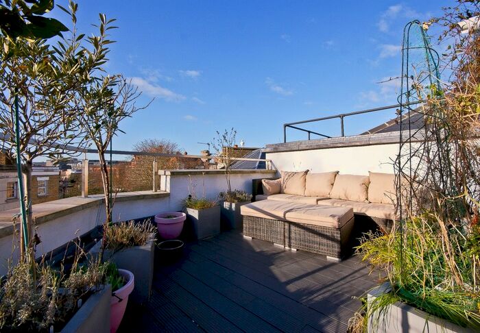 2 Bedroom Flat To Rent In Doyce Street, London, SE1