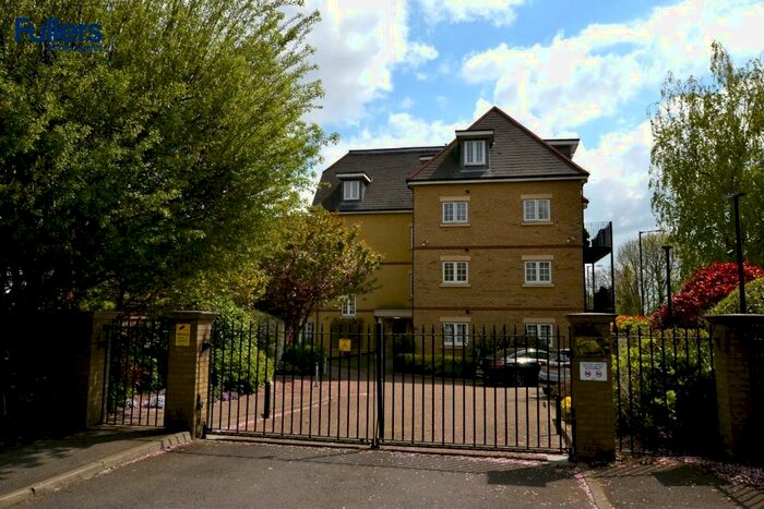 2 Bedroom Flat For Sale In River Bank, London, N21