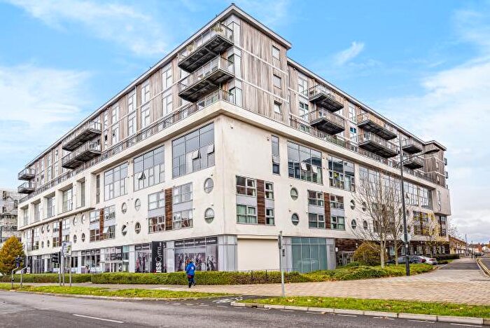 2 Bedroom Flat To Rent In Paramount, SN1