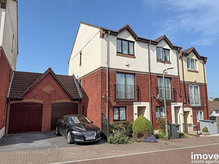 3 Bedroom End Terrace House For Sale In Honeysuckle Close, Paignton, TQ3