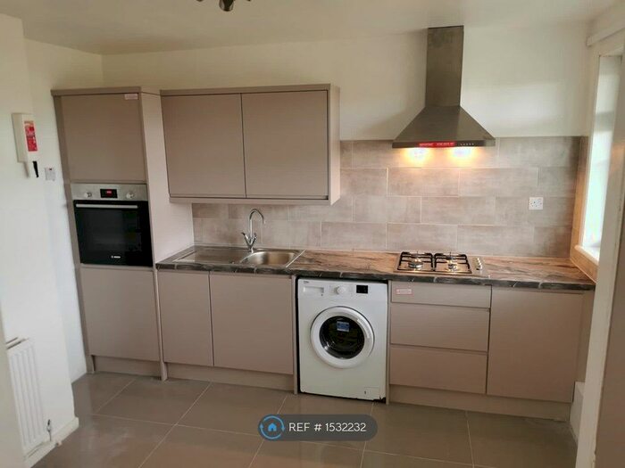 3 Bedroom Flat To Rent In Plumstead Road, London, SE18
