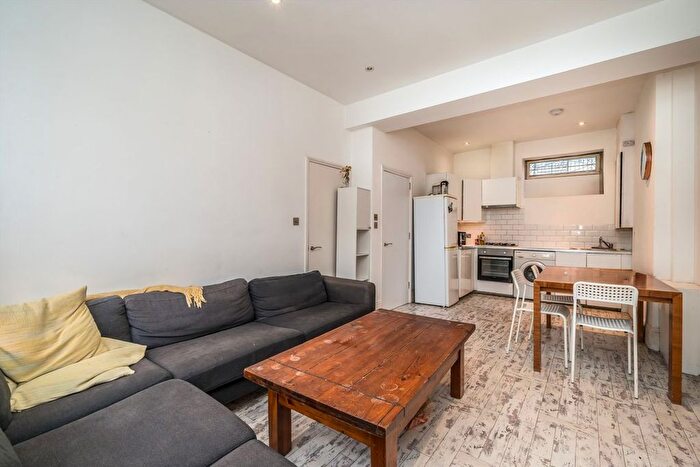 4 Bedroom Flat For Sale In Coldharbour Lane, London, SW9
