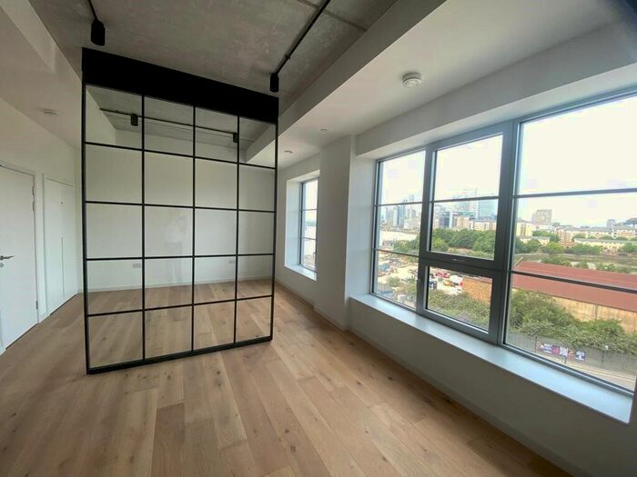 Studio To Rent In Goodluck Hope Walk, London, E14