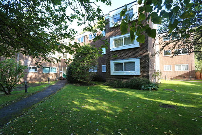 2 Bedroom Flat For Sale In Southlake Court, Woodley, RG5