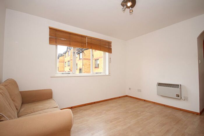 1 Bedroom Flat To Rent In Cornmow Drive, Dollis Hill, NW10