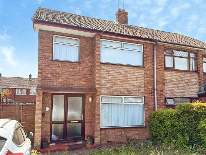 3 Bedroom Semi-Detached House To Rent In Gordon Close, Bedworth, Warwickshire, CV12