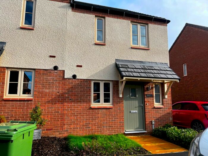 2 Bedroom Semi-Detached House To Rent In Broadleaf Road, Lutterworth, LE17