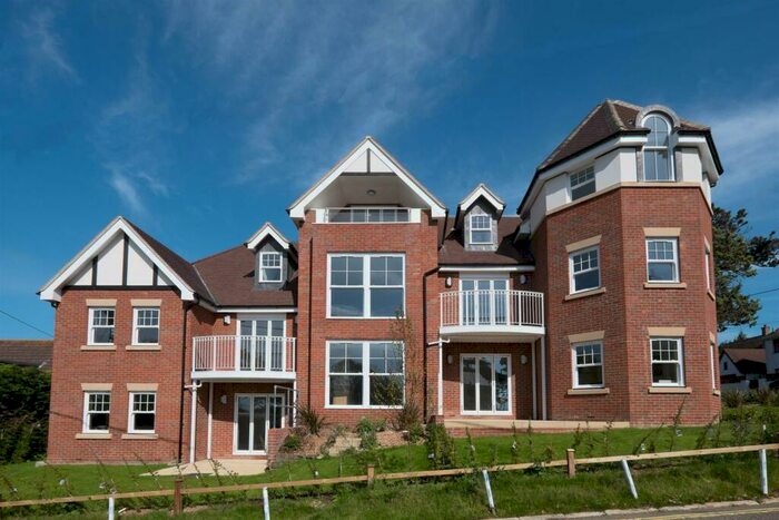 2 Bedroom Apartment To Rent In Totland Bay, Isle Of Wight, PO39
