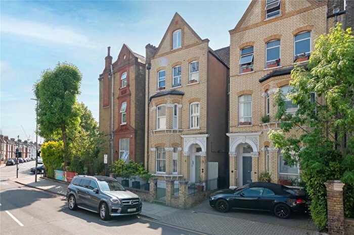 2 Bedroom Apartment To Rent In Malwood Road, Clapham South, SW12