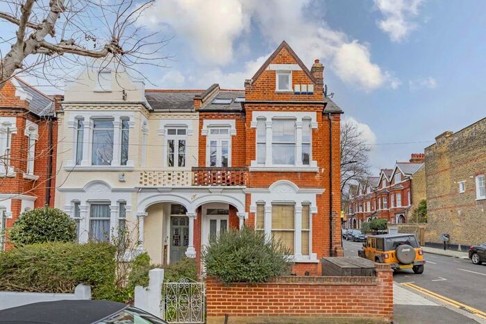 2 Bedroom Flat To Rent In Crescent Lane, London, SW4