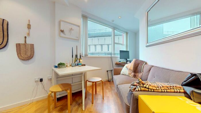 Studio To Rent In Holloway Road, N7