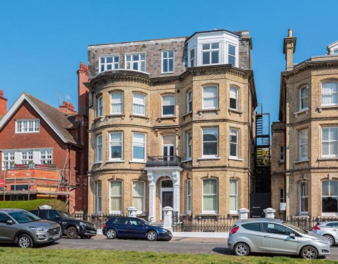 2 Bedroom Apartment To Rent In Grand Avenue Hove, BN3