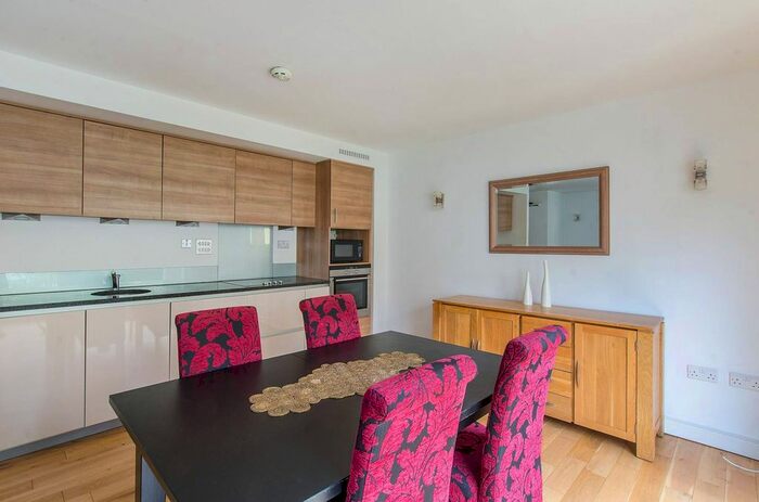 3 Bedroom Flat To Rent In Teal Street, Greenwich, London, SE10