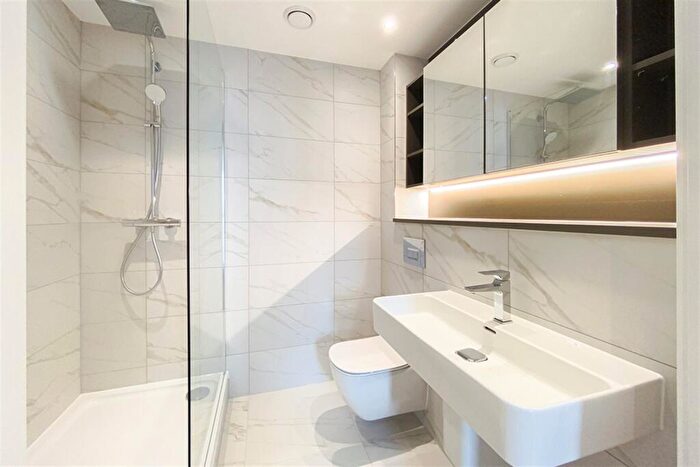 2 Bedroom Apartment To Rent In B. Castle Wharf, M15