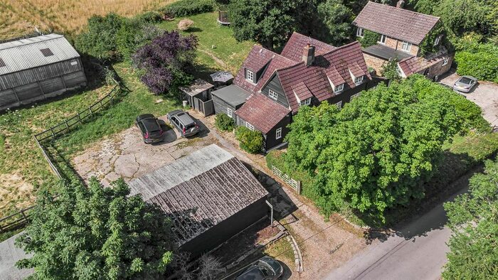 4 Bedroom Detached House For Sale In Pembridge Lane, Broxbourne, EN10