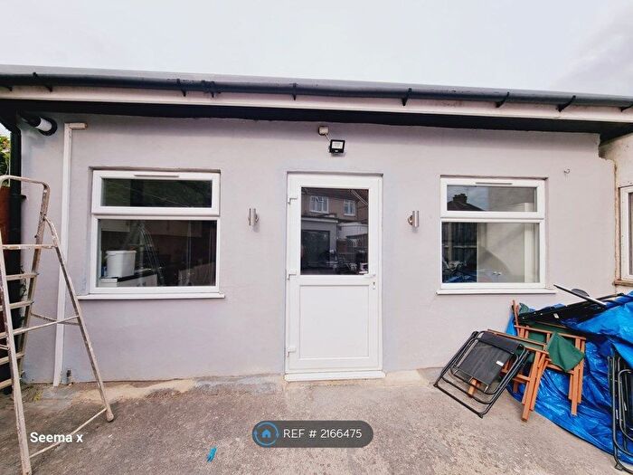 Studio To Rent In Kenton, Harrow, HA3