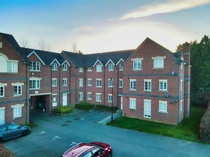 2 Bedroom Flat For Sale In Bluebell Rise, Grange Park, Northampton, NN4