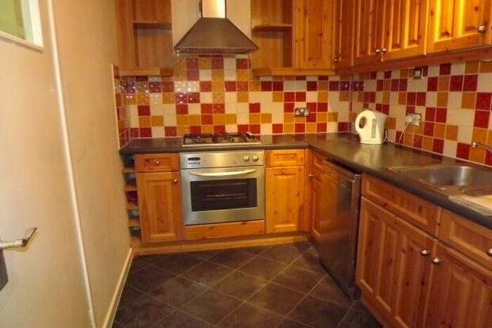 2 Bedroom Flat To Rent In Montana Close, South Croydon, CR2