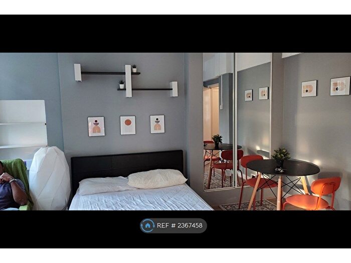 Studio To Rent In St. Marys Estate, London, SE16